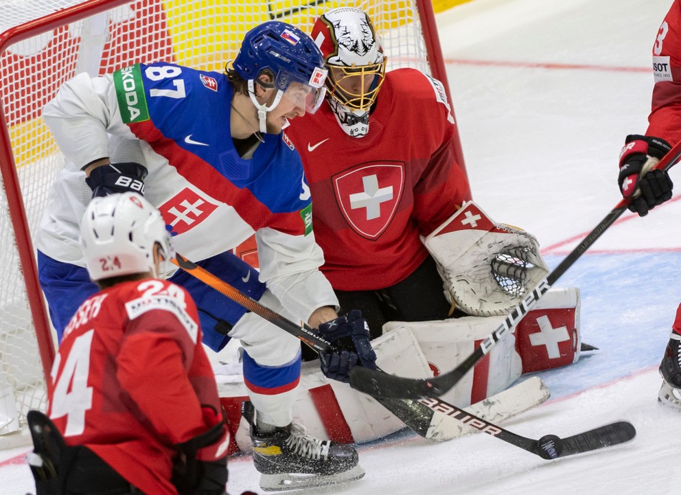 Pavol Regenda v zápase proti Švajčiarsku na MS v hokeji 2022.