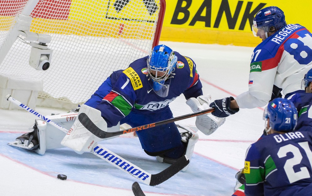 Pavol Regenda nepremenil šancu v zápase Slovensko - Taliansko na MS v hokeji 2022.