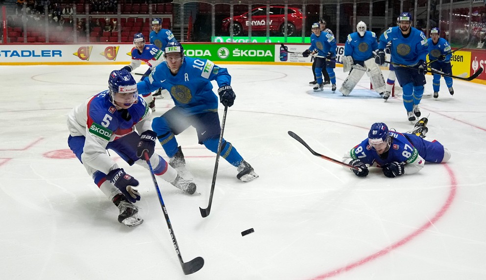 Momentka zo zápasu Kazachstan - Slovensko na MS v hokeji 2022.