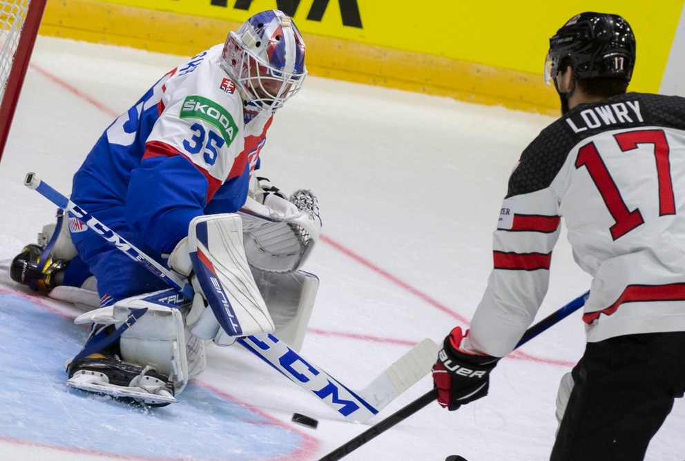 Adam Húska v zápase Slovensko - Kanada na MS v  hokeji 2022.