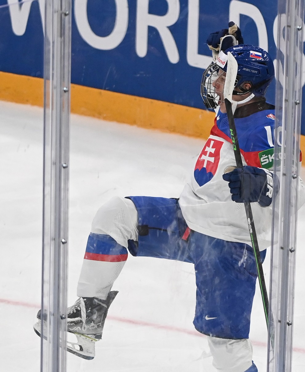 Adam Sýkora sa teší po strelenom góle v zápase Slovensko - Fínsko vo štvrťfinále MS v hokeji 2022.
