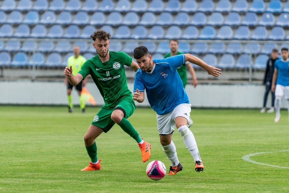 Momentka z finále pohára BFZ medzi Vrakuňou a Tomášovom.