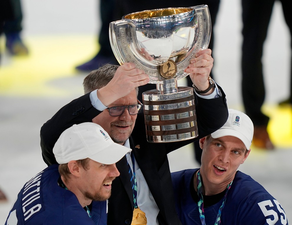 Jukka Jalonen s fínskymi hokejistami.