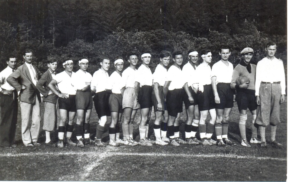 Prvá zachovaná fotografia medzilaborských futbalistov - rok 1925.