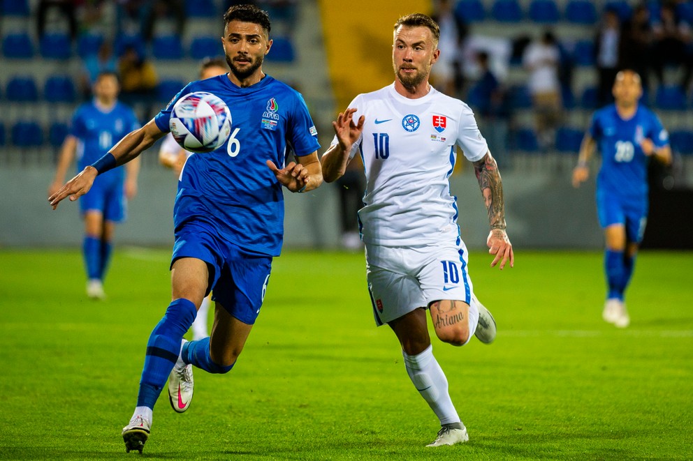 Albert Rusnák v zápase Azerbajdžan - Slovensko v Lige národov.