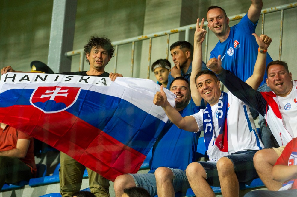 Slovenskí fanúšikovia v zápase Azerbajdžan - Slovensko v Lige národov.