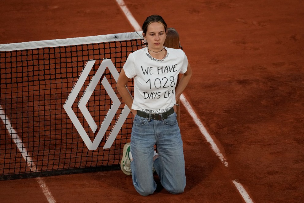 Aktivistka na zápase Roland Garros.