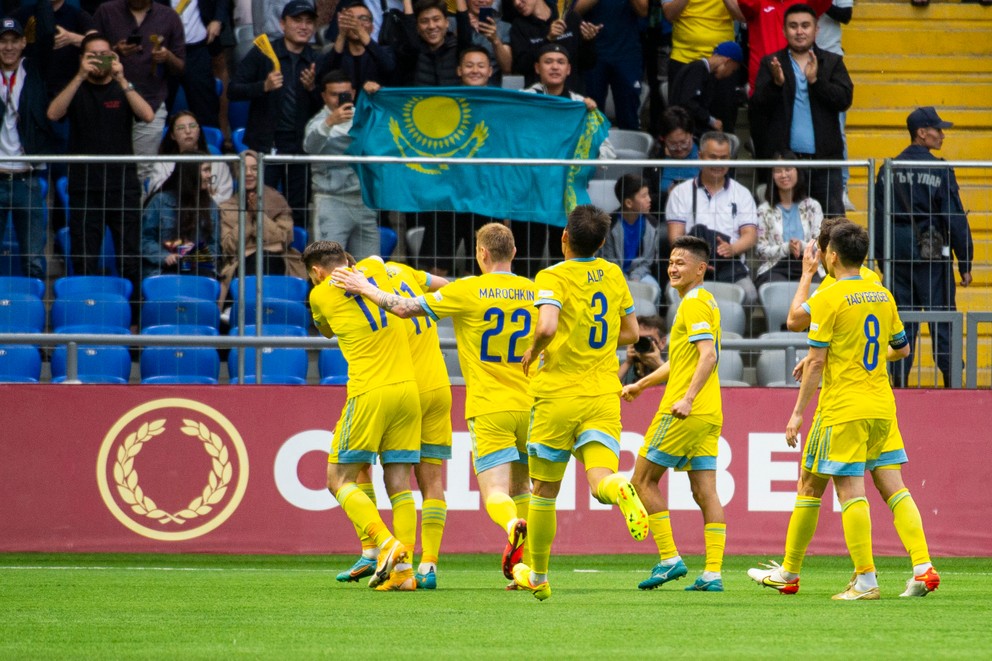 Kazachovia sa tešia po strelenom góle v zápase Kazachstan - Slovensko v Lige národov.