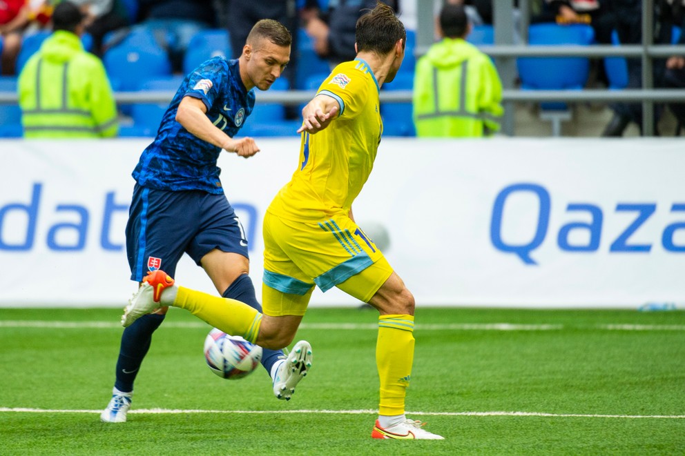 Lukáš Haraslín v zápase Kazachstan - Slovensko v Lige národov.