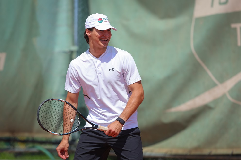 Martin Chromiak ako tenista na turnaji Empire Media Tennis Cup.