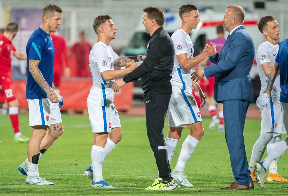 Slovenskí futbalisti po zápase Bielorusko - Slovensko v Lige národov.