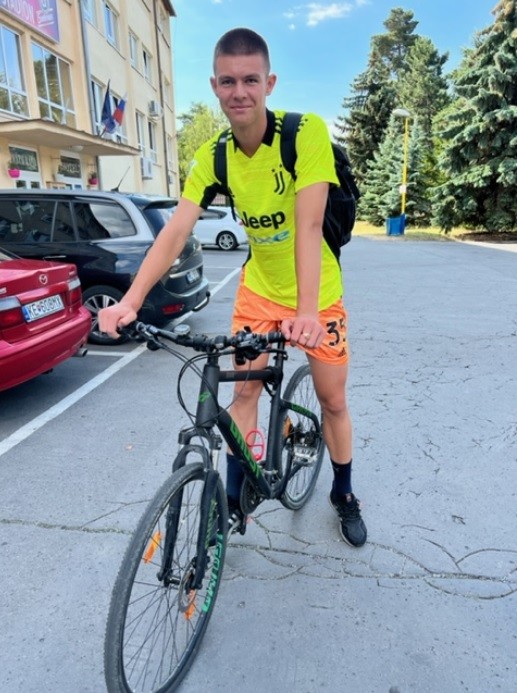 Jakub Vinarčik v talianskom Juventuse nespanštel. Na doplňujúci tréning prišiel na svojom bicykli.