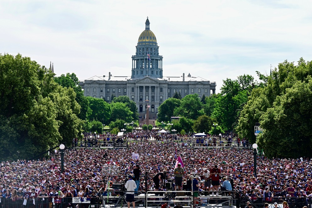 Oslavy Colorada Avalanche v Civic Center Parku v Denveri. 