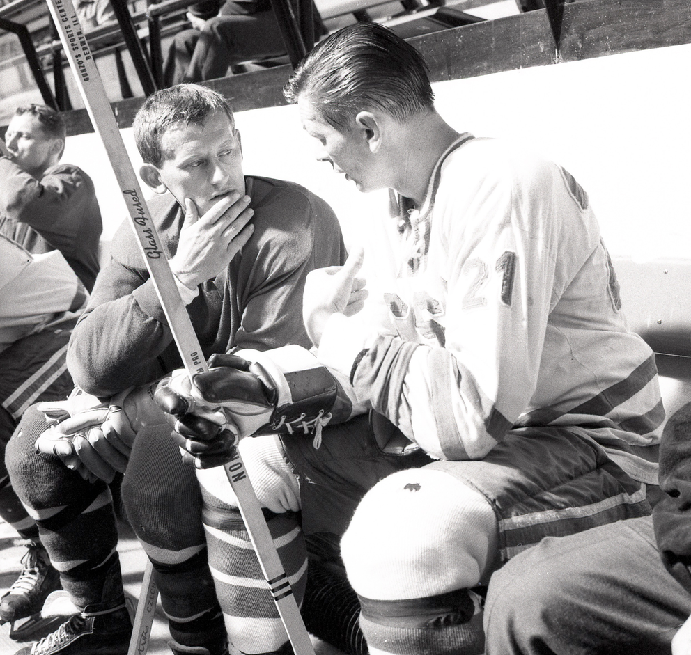 Jozef Golonka a Stan Mikita v roku 1967 na tréningu československej reprezentácie