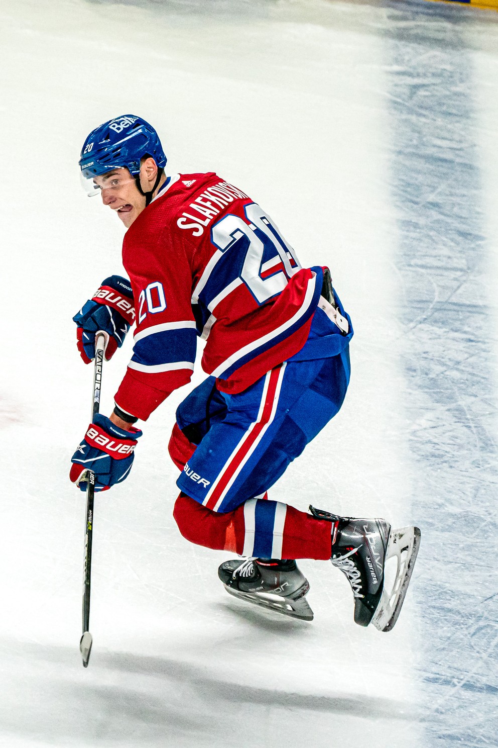 Juraj Slafkovský a jeho debut v NHL v drese Montrealu Canadiens.
