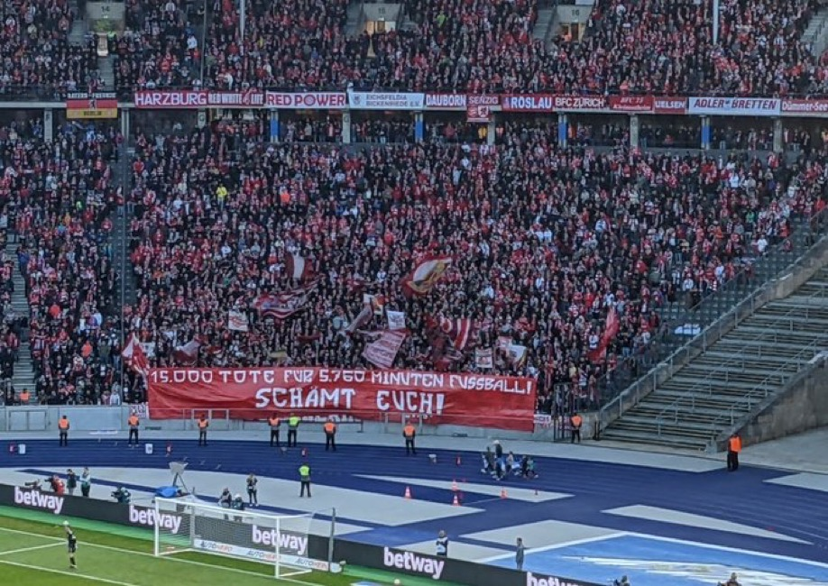 Odkaz nemeckých fanúšikov katarským organizátorom MS vo futbale 2022.