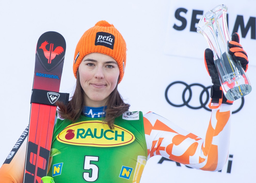 Petra Vlhová sa teší z druhého miesta v obrovskom slalome v Semmeringu. 