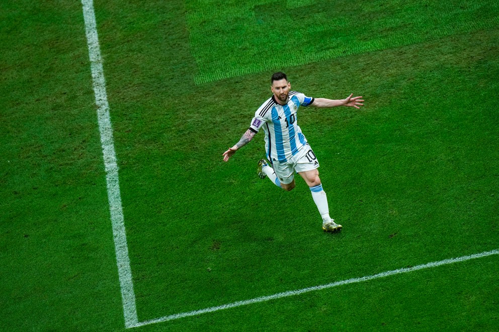 Lionel Messi sa teší po strelenom góle vo finále MS vo futbale 2022.