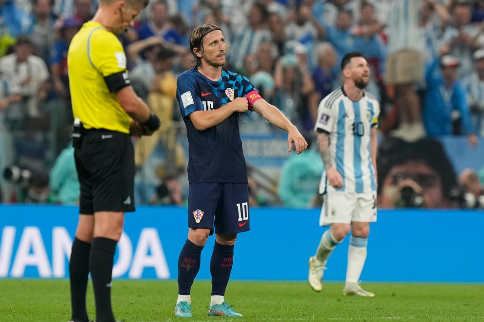 Luka Modrič a Lionel Messi v zápase Argentína - Chorvátsko v semifinále MS vo futbale 2022.