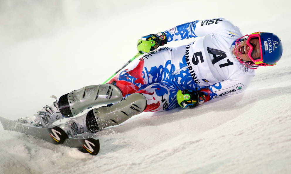 Veronika Velez Zuzulová sa teší v cieli po vydarenej druhej jazde vo večernom slalome v Semmeringu 2012. 