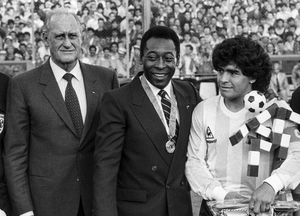Pelé v spoločnosti Diega Maradonu a bývalého šéfa FIFA Joaa Havelangea.