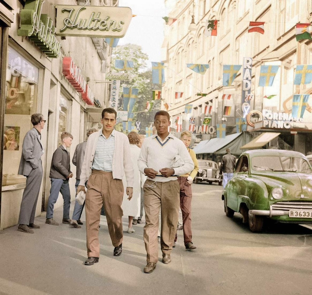 Zito a Pelé (vpravo) v uliciach Štokholmu počas MS 1952.