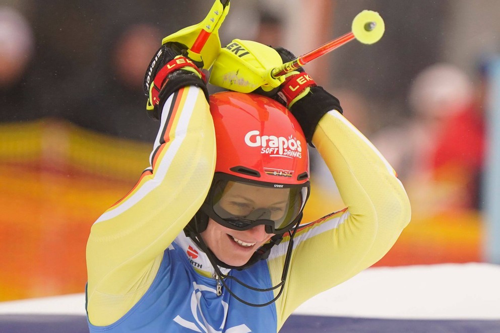 Nemecká lyžiarka Lena Dürrová po triumfe v Špindlerovom Mlyne.
