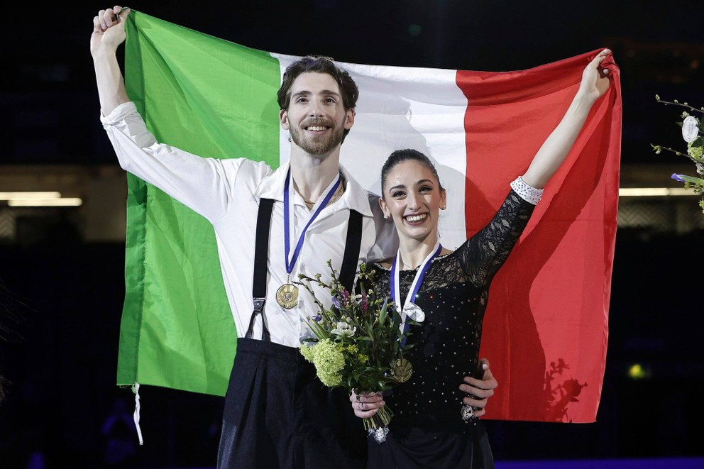 Sara Contiová a Niccolo Macii získali zlatú medailu na ME v krasokorčuľovaní 2023.
- .