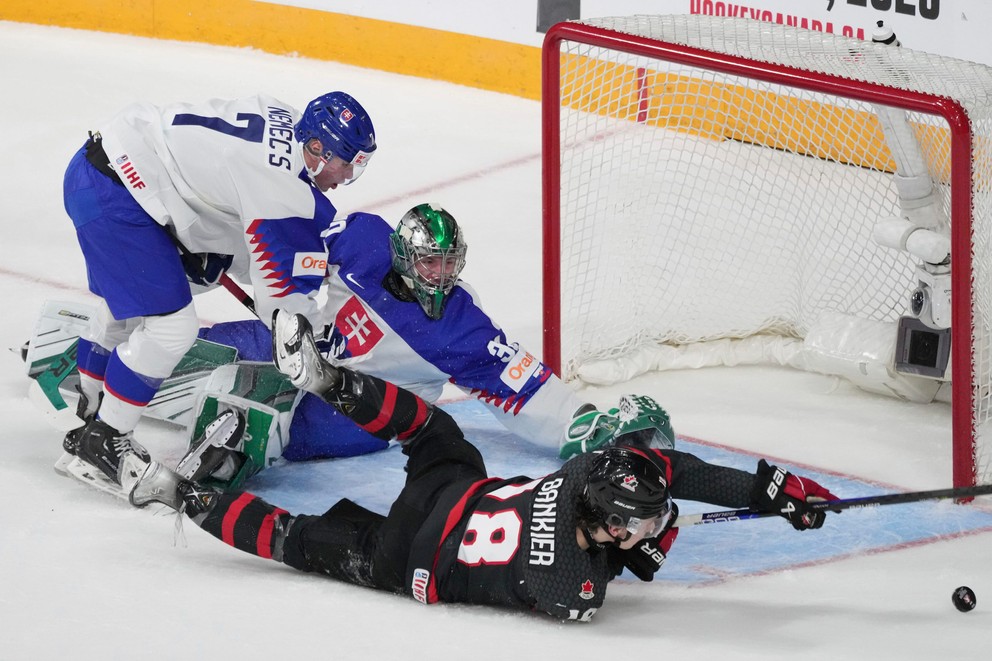 Momentka zo zápasu Slovensko - Kanada vo štvrťfinále MS v hokeji do 20 rokov 2023.
