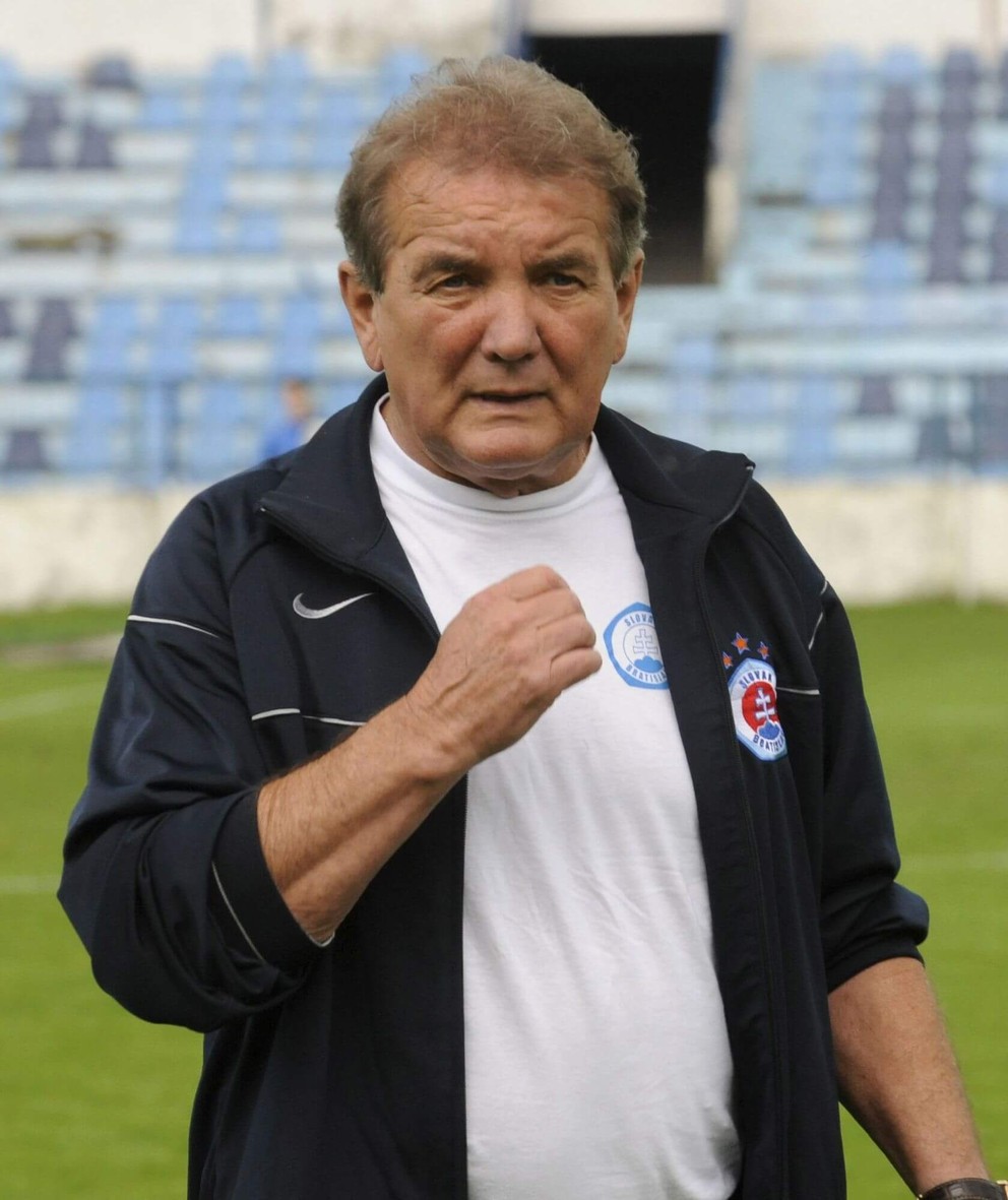 Dušan Uhrin ako tréner Slovana Bratislava v roku 2009. 