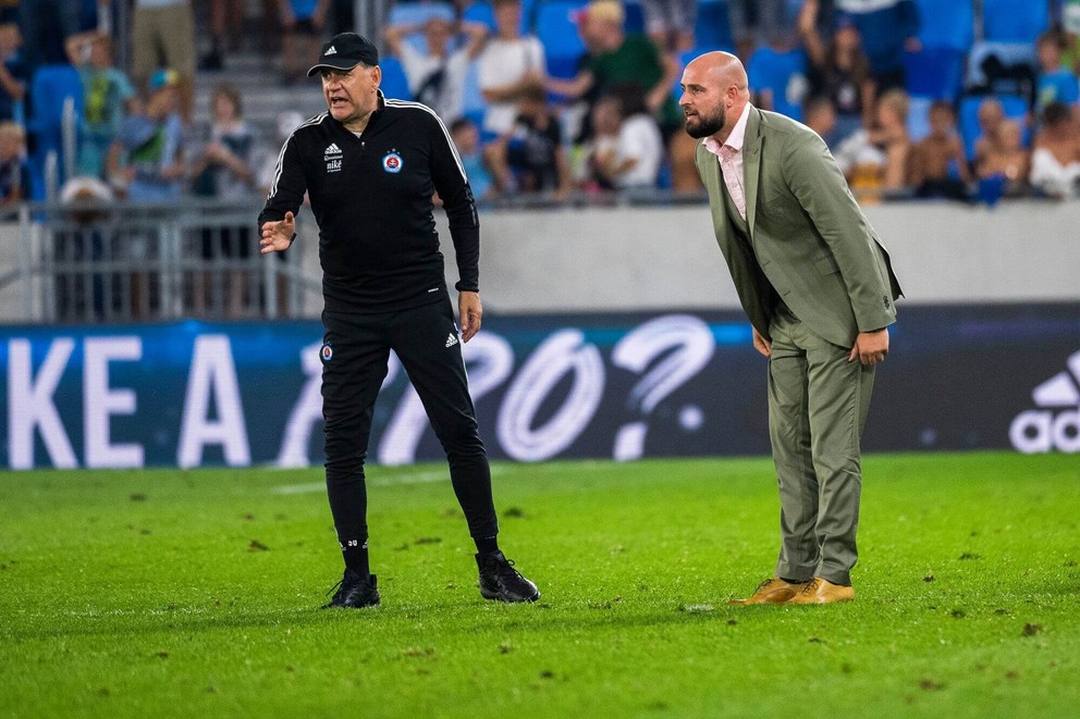 Tréner Vladimír Weiss starší a  generálny riaditeľ klubu Ivan Kmotrík mladší.