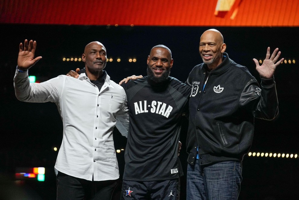 Traja najlepší strelci v histórii NBA, zľava: Karl Malone, LeBron James a Kareem Abdul-Jabbar.