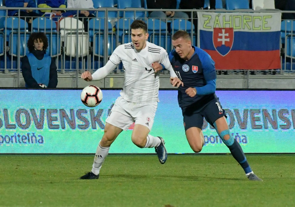 Luka Lochošvili (vľavo) a Ladislav Almási v zápase Slovensko - Gruzínsko v roku 2019.