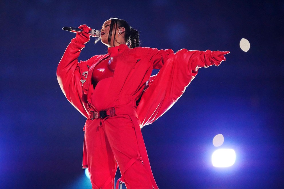 Rihanna a jej šou počas polčasovej prestávky Super Bowlu LVII. 
