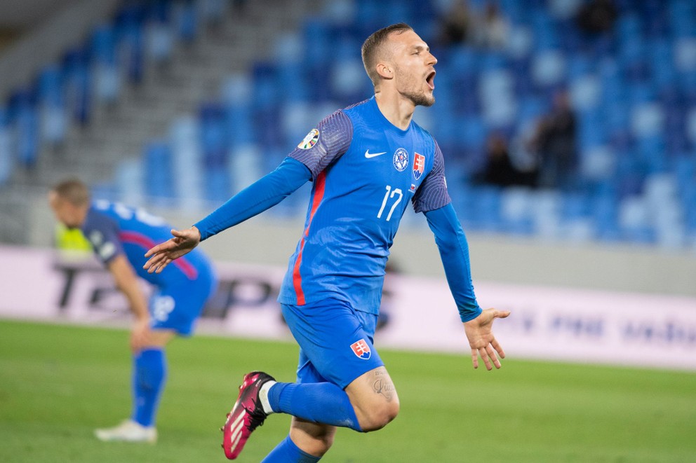 Lukáš Haraslín sa teší po strelenom góle v zápase Slovensko - Bosna a Hercegovina v kvalifikácii EURO 2024.