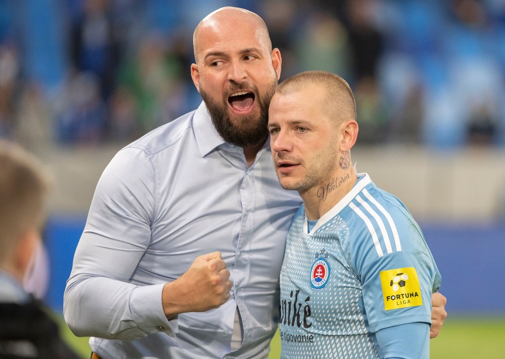 Kapitán Slovana Vladimír Weiss mladší a generálny riaditeľ Slovana Ivan Kmotrík mladší.