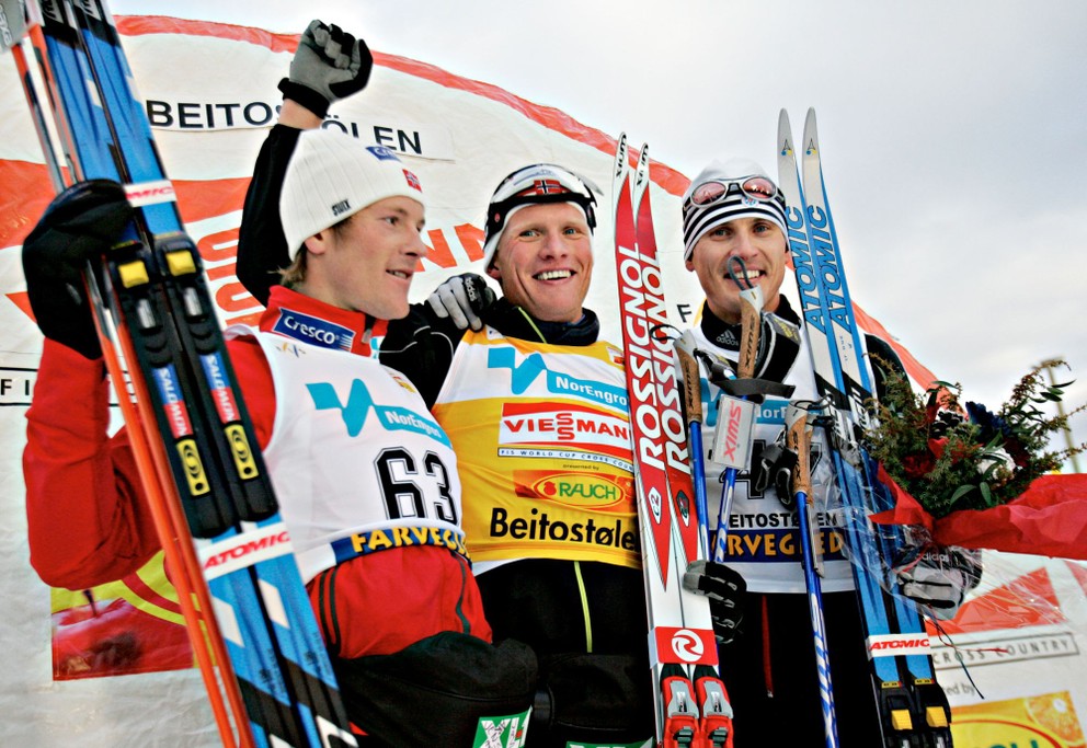 Ivan Bátory (vpravo) na stupňoch najlepších po pretekoch Svetového pohára v nórskom Beitostolene 19. novembra 2005 v spoločnosti dvoch Nórov Tora Arneho Hetlanda (v strede) a Jensa Arneho Svartedala (vľavo).