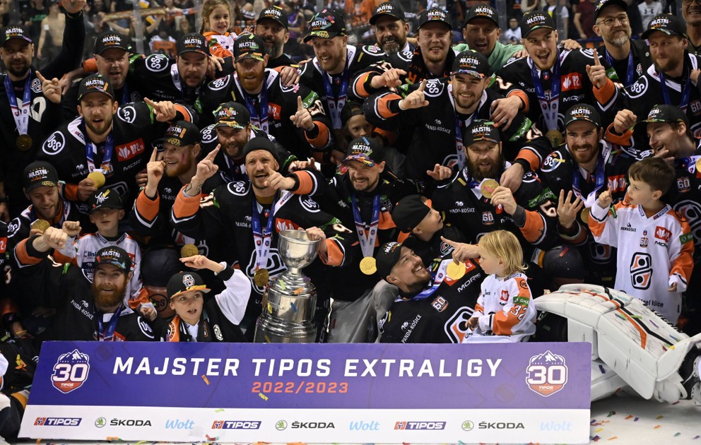 Hokejisti HC Košice sa tešia z víťazstva a zisku majstrovského titulu vo finále play-off Tipos extraligy.