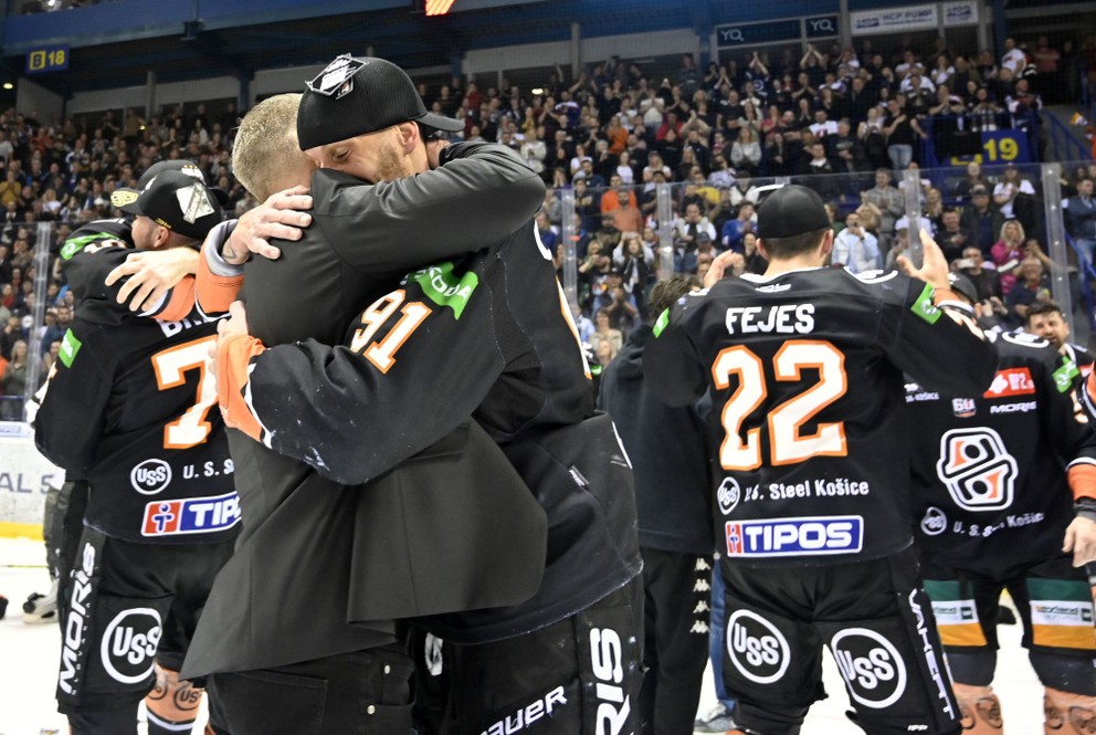 Hokejisti HC Košice sa tešia z víťazstva a zisku majstrovského titulu vo finále play-off hokejovej Tipos extraligy.