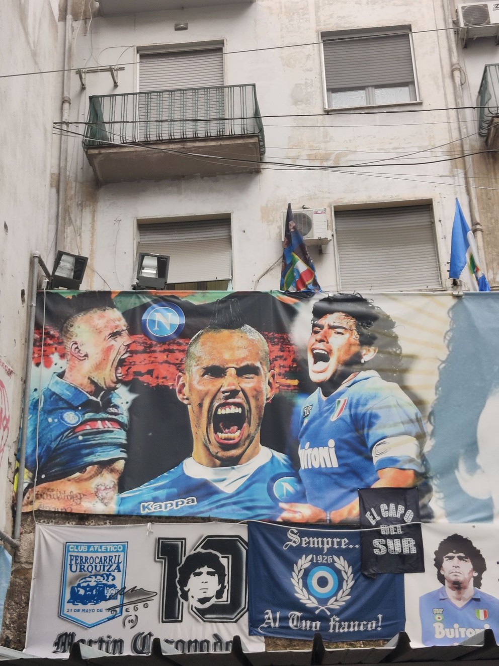 Ikony Neapola vedľa seba. Diego Maradona a Marek Hamšík.