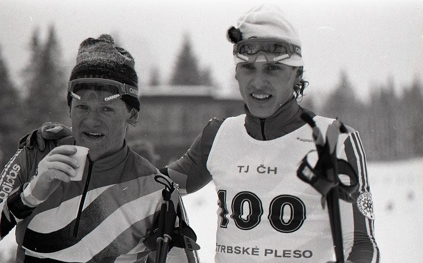 18-ročný Ivan Bátory (vpravo) s Andrejom Páričkom na majstrovstvách Slovenska v severskom lyžovaní na Štrbskom Plese v roku 1994.