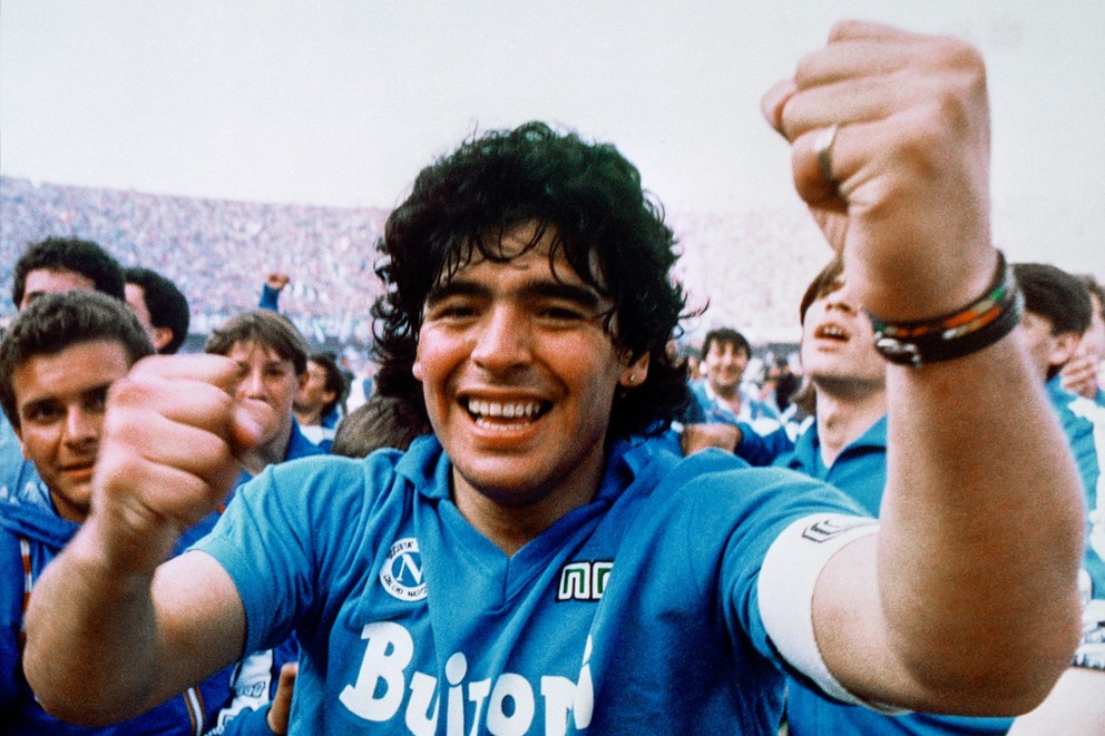 Takto sa tešil Diego Maradona, keď v roku 1987 doviedol Neapol k prvému titulu.