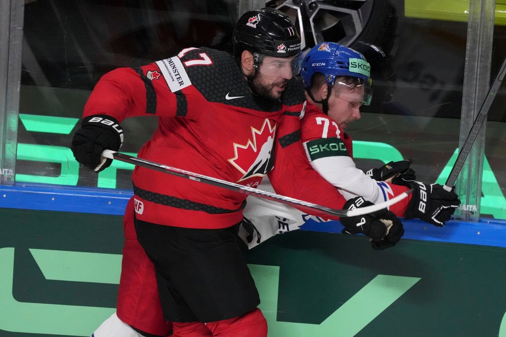 Milan Lucic v drese Kanady.