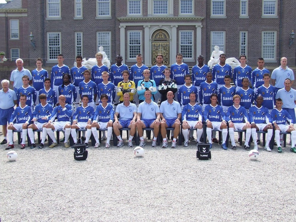 Suchý si zahral v holandskom druholigovom klube AGOVV Apeldoorn.