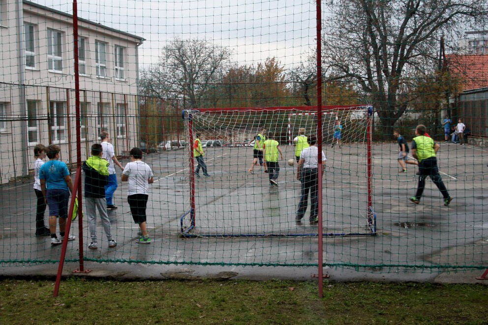 Telesná výchova na gymnáziu na Radlinského ulici v Bánovciach nad Bebravou.