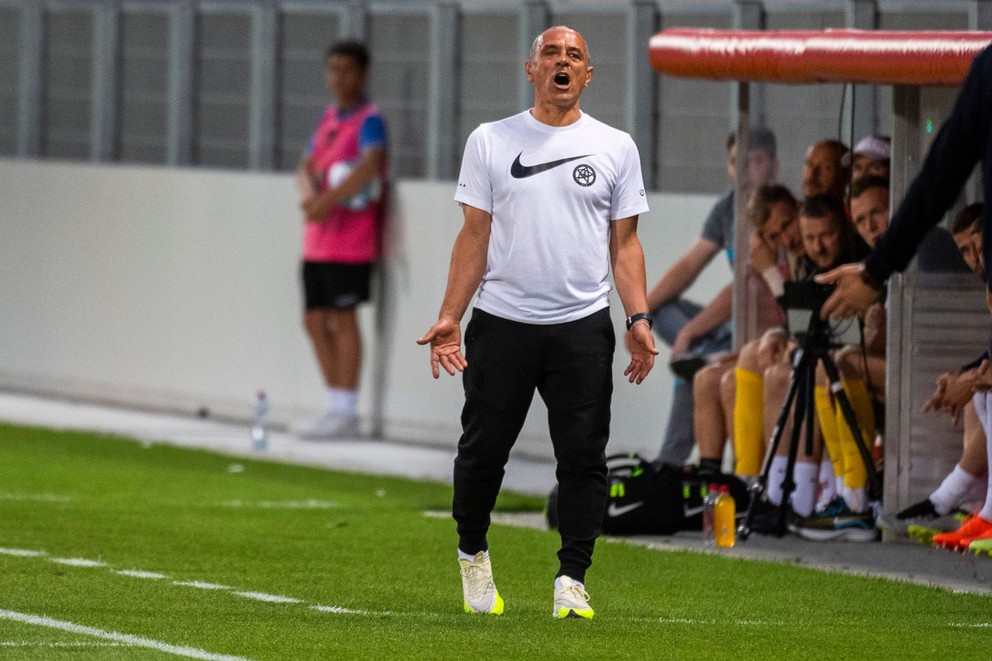 Na snímke tréner Slovenska Francesco Calzona v zápase Lichtenštajnsko - Slovensko v kvalifikácii EURO 2024.