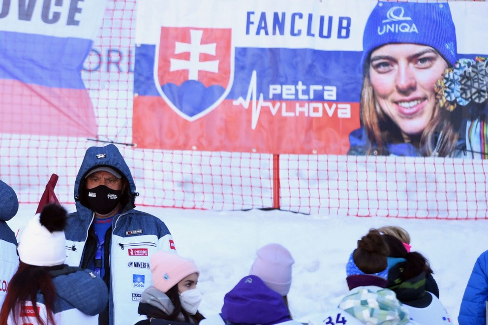 Transparent slovenskej lyžiarky Petry Vlhovej počas pretekov Svetového pohára v Jasnej.