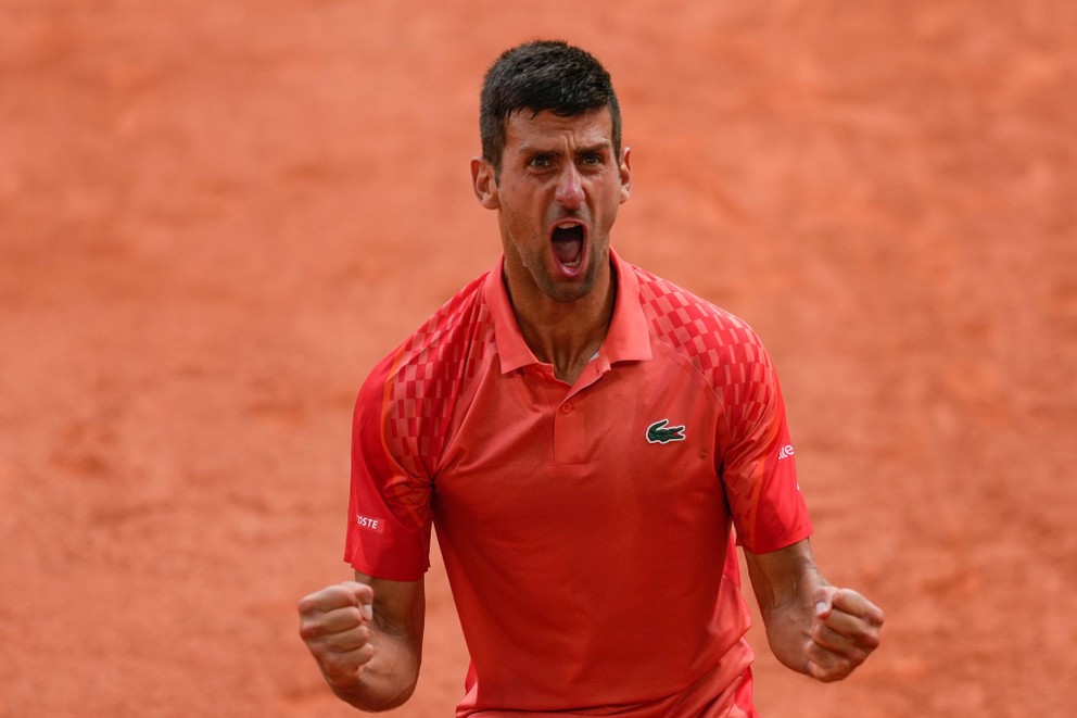 Novak Djokovič v emóciách tesne po výhre na Roland Garros.