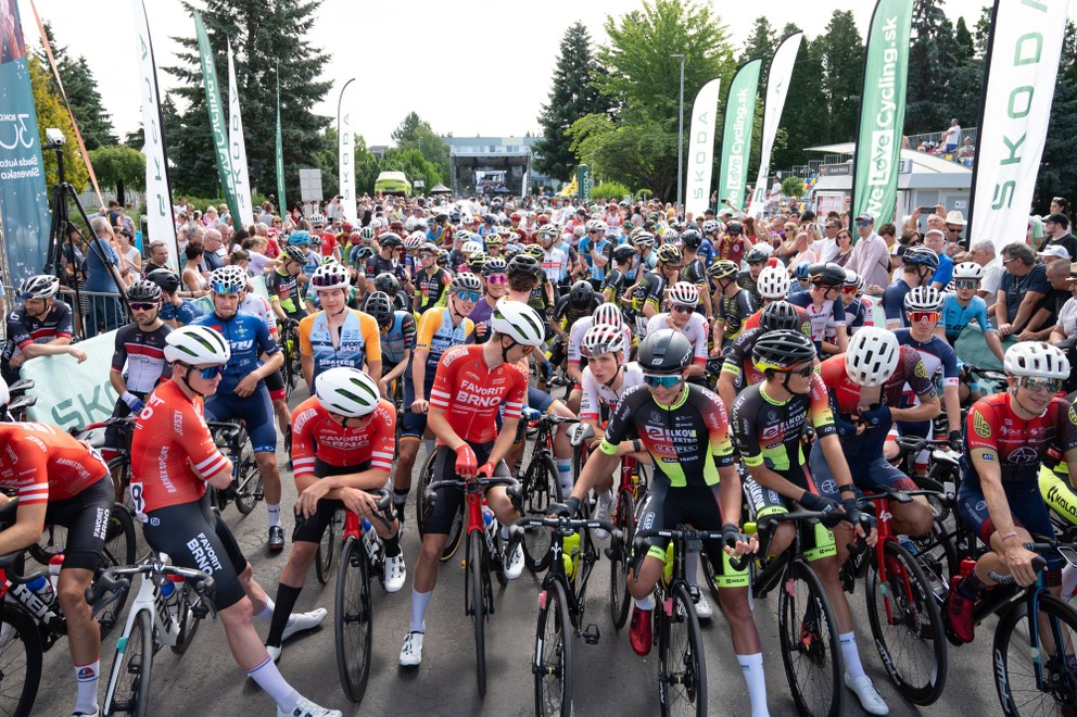 Štart pretekov jednotlivcov na majstrovstvách Slovenska a Českej republiky v cestnej cyklistike 2023.