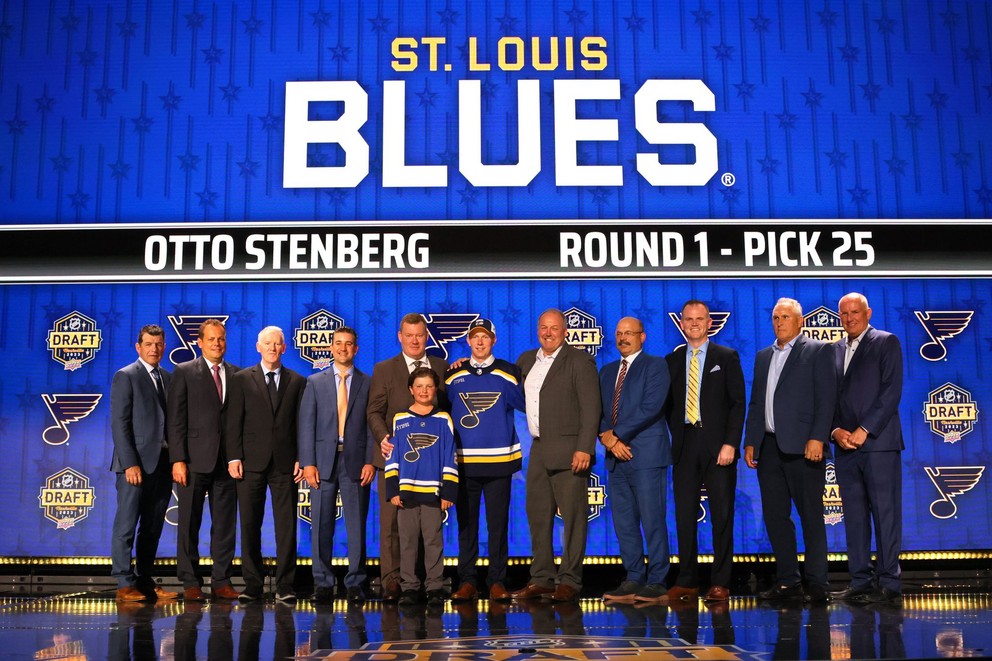 Švéd Otto Stenberg bol draftovaný z 25. miesta v drafte NHL 2023 tímom St. Louis Blues.